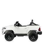 Позашляховик з пультом керування Toyota Hilux Bambi M 4919EBLR-1 Білий
